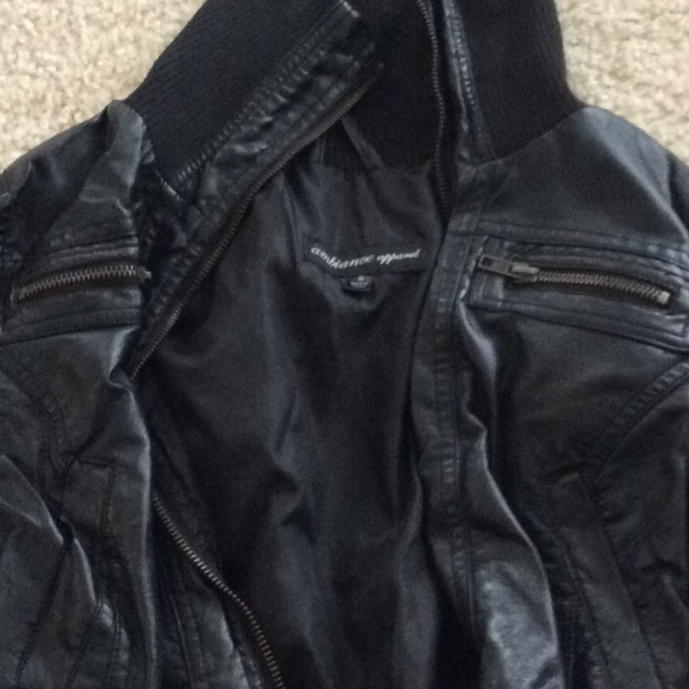 Black leather jacket - Picture 2 of 2